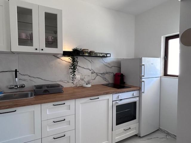 Lazaneo Seafront Apartments, Йелса Екстериор снимка